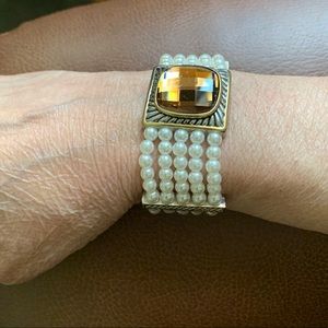 Beautiful Faux Pearl Bracelet w/Amber Stone